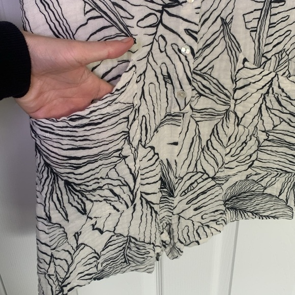 Elan gauzy cotton romper with two front pockets and adjustable waist size small - Picture 4 of 9